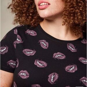 LoveSick Vampire Lips Black Shirt NWOT